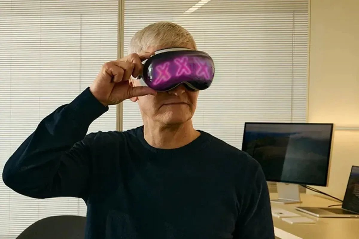 Tim-Cook-Apple-Vision-Pro-XXX.webp